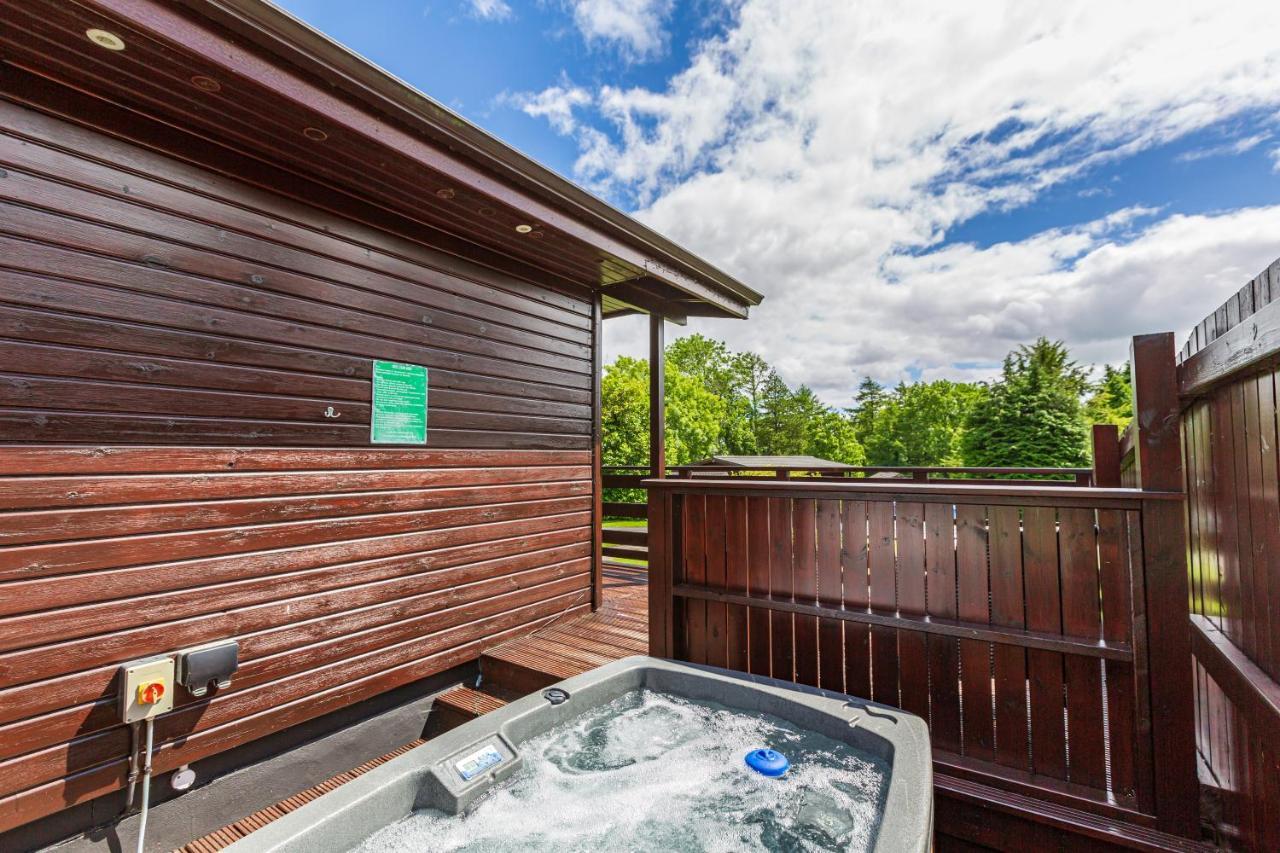 Bluebell Lodge 9 With Hot Tub ニュートン・スチュワート エクステリア 写真