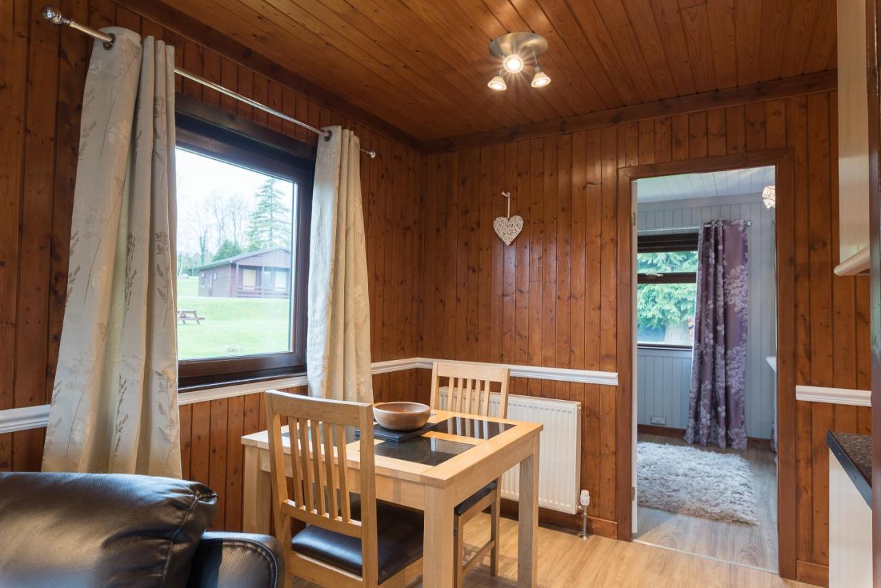 Bluebell Lodge 9 With Hot Tub ニュートン・スチュワート エクステリア 写真