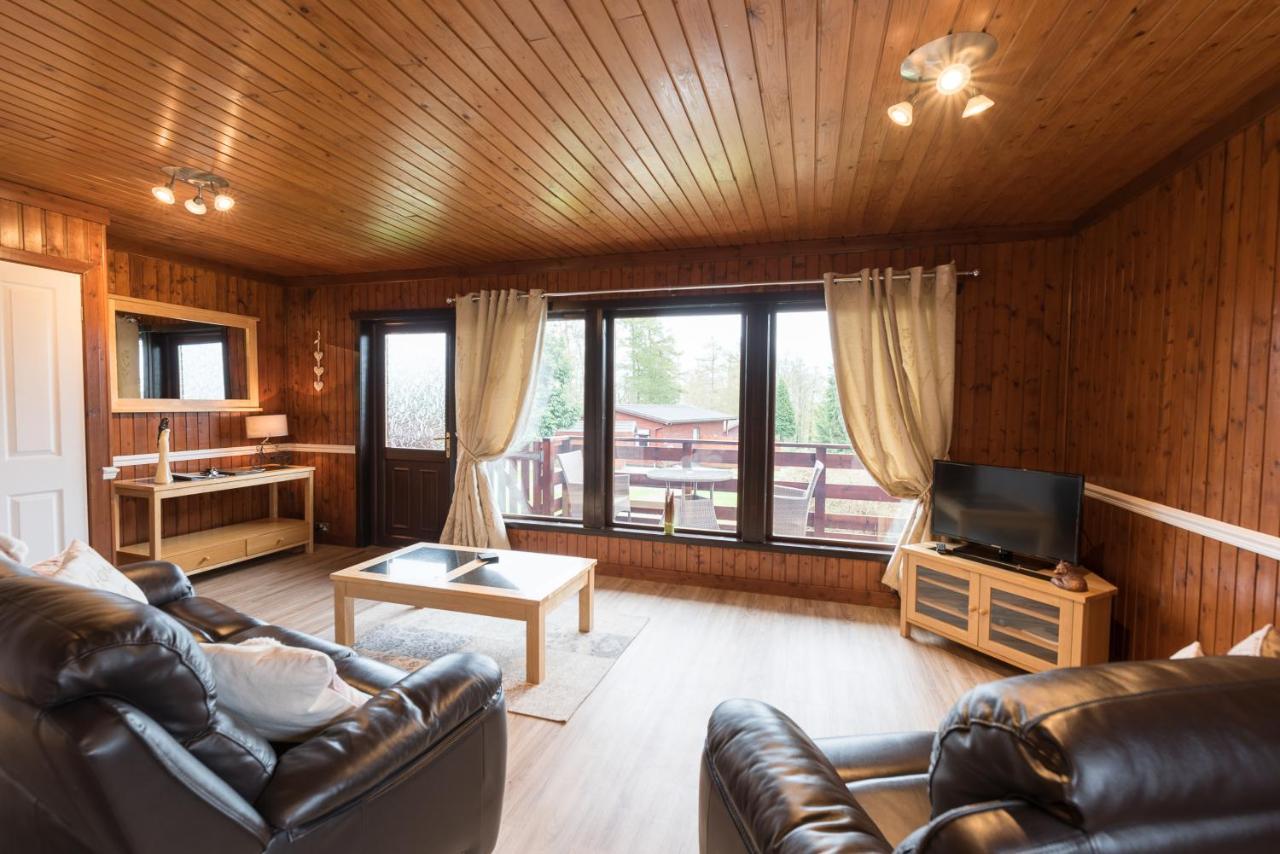 Bluebell Lodge 9 With Hot Tub ニュートン・スチュワート エクステリア 写真